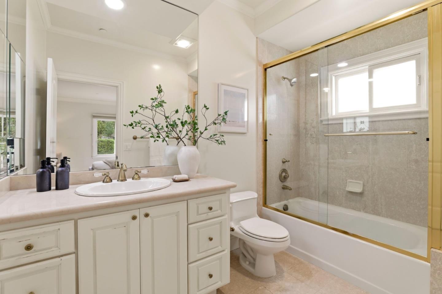 Detail Gallery Image 38 of 60 For 140 Tobin Clark Dr, Hillsborough,  CA 94010 - 5 Beds | 5/1 Baths