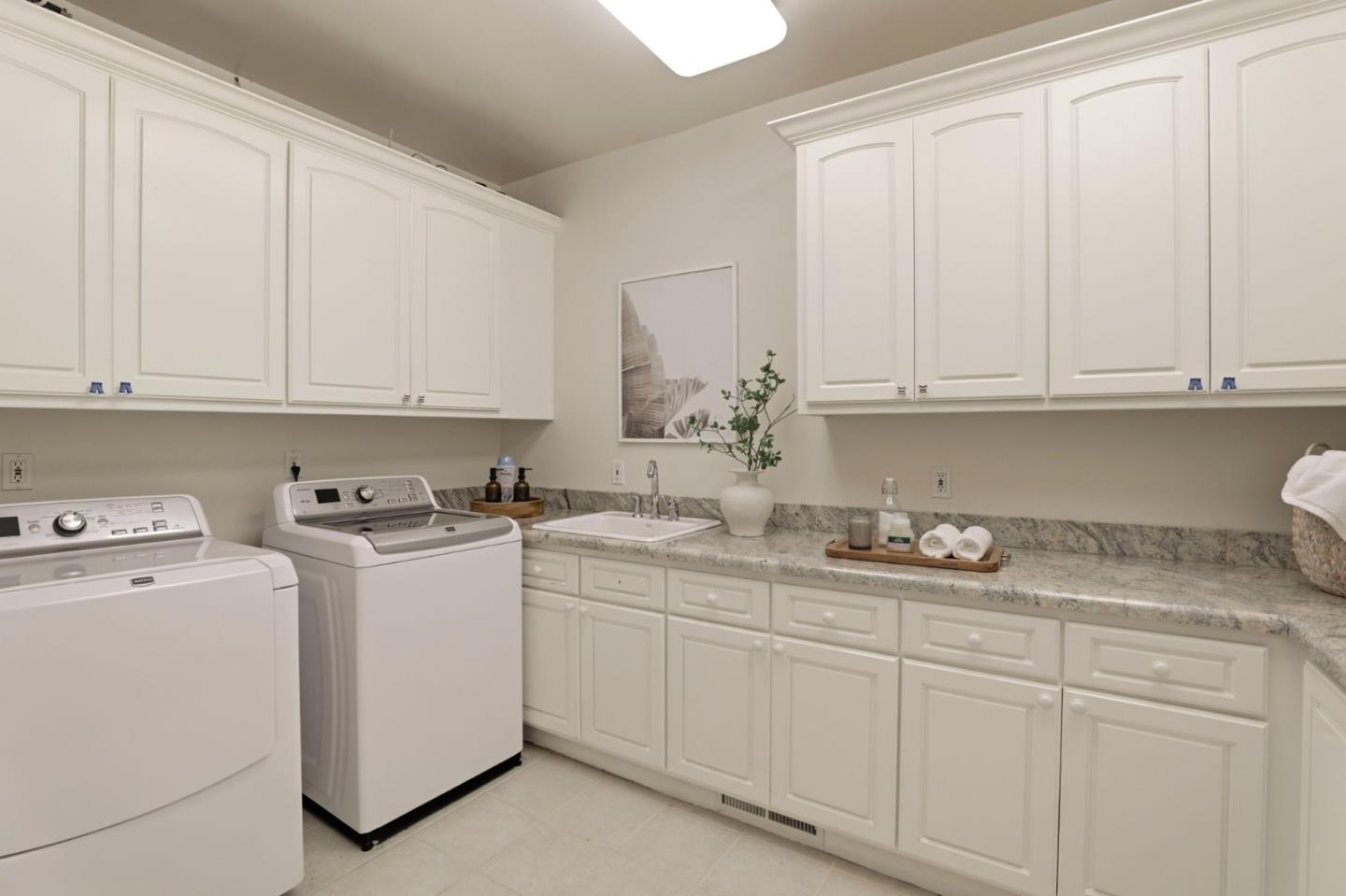 Detail Gallery Image 42 of 60 For 140 Tobin Clark Dr, Hillsborough,  CA 94010 - 5 Beds | 5/1 Baths