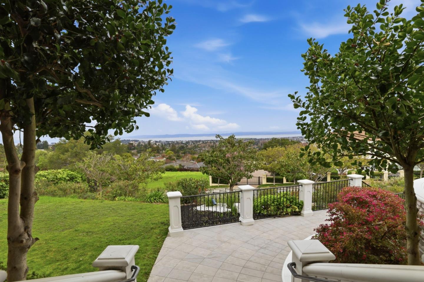 Detail Gallery Image 48 of 60 For 140 Tobin Clark Dr, Hillsborough,  CA 94010 - 5 Beds | 5/1 Baths