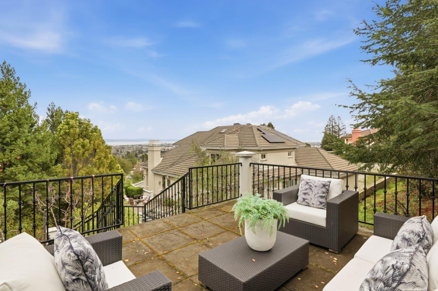 Detail Gallery Image 52 of 60 For 140 Tobin Clark Dr, Hillsborough,  CA 94010 - 5 Beds | 5/1 Baths