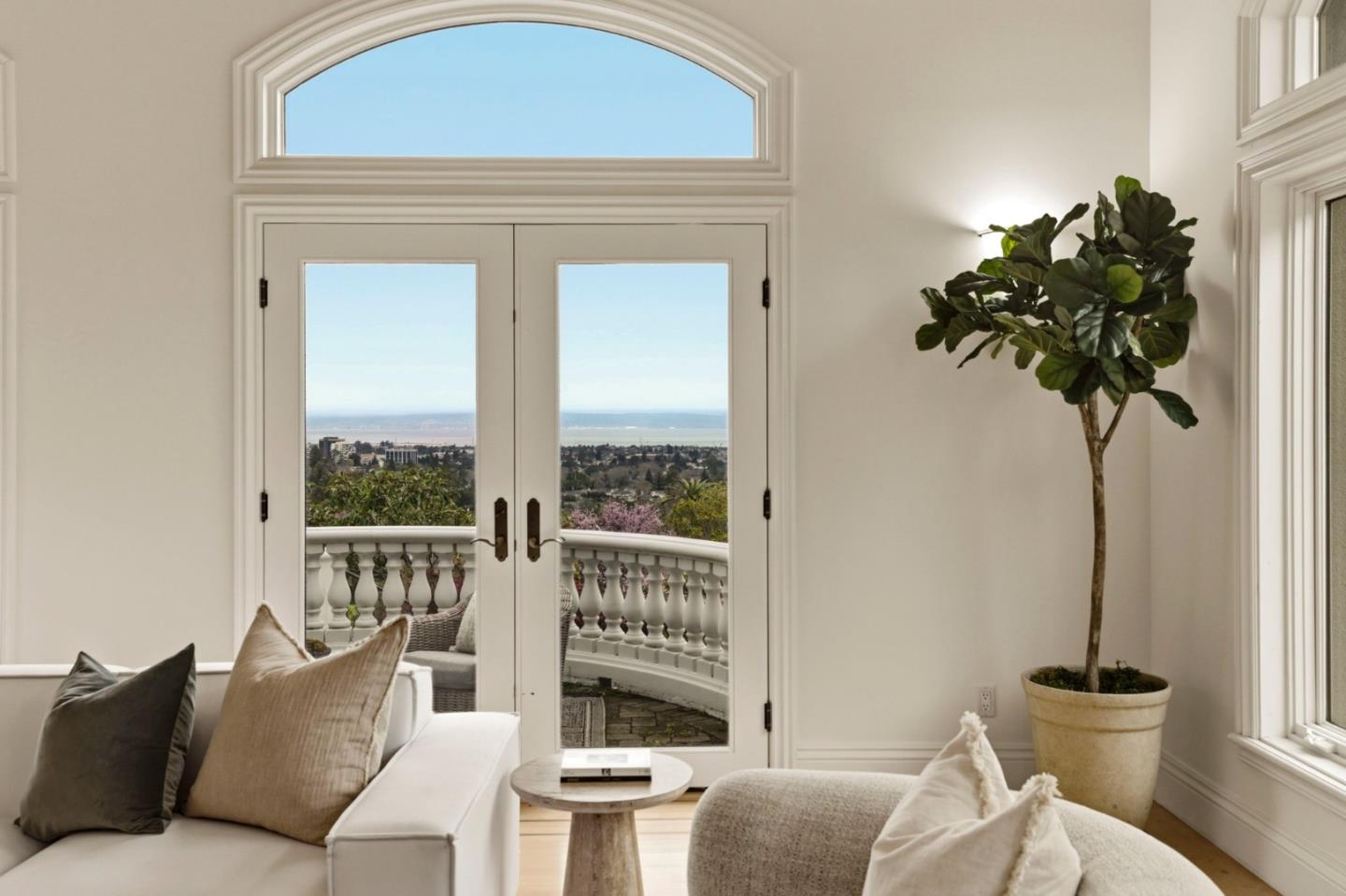 Detail Gallery Image 6 of 60 For 140 Tobin Clark Dr, Hillsborough,  CA 94010 - 5 Beds | 5/1 Baths