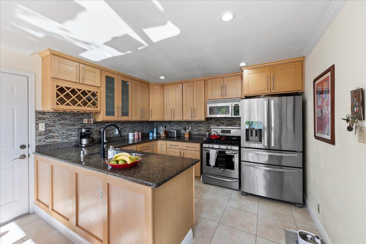 Detail Gallery Image 5 of 42 For 226 San Mateo Ave, Los Gatos,  CA 95030 - 4 Beds | 4 Baths