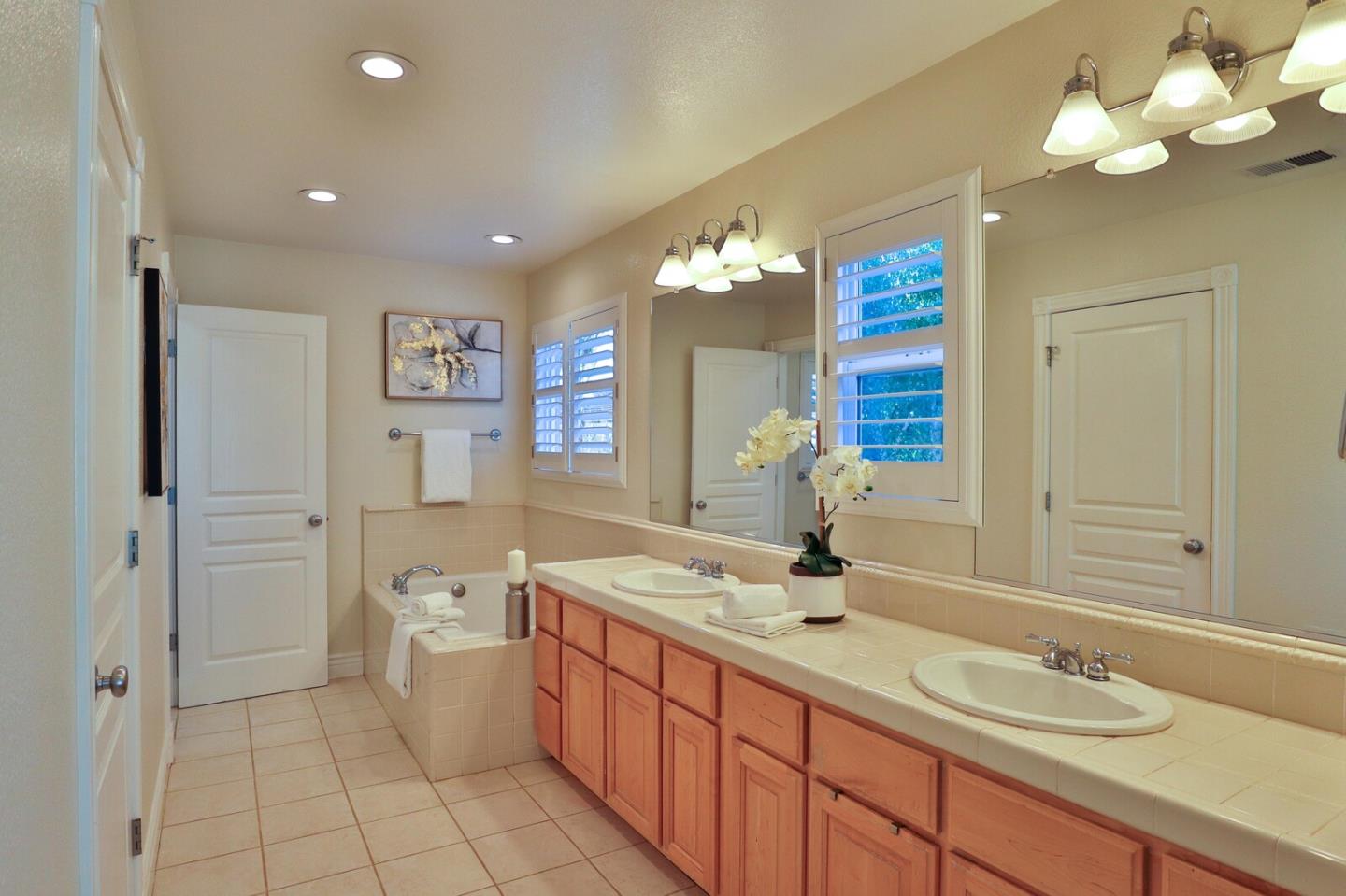 Detail Gallery Image 20 of 38 For 947 Skip Away Ct, Morgan Hill,  CA 95037 - 4 Beds | 2/1 Baths