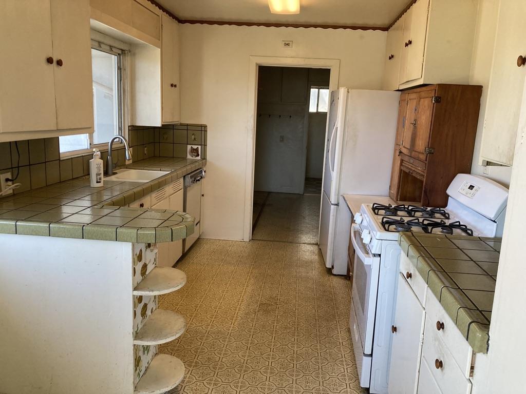 Detail Gallery Image 3 of 10 For 1355 La Salle Ave, Seaside,  CA 93955 - 4 Beds | 3 Baths