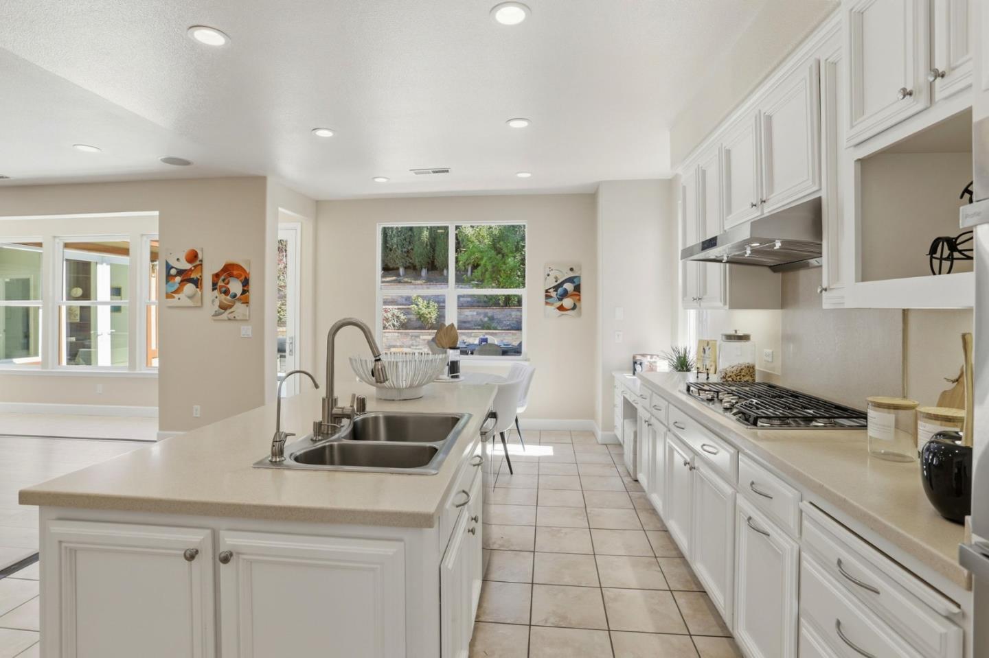 Detail Gallery Image 11 of 65 For 3946 Louvre Ave, San Jose,  CA 95135 - 5 Beds | 3/1 Baths