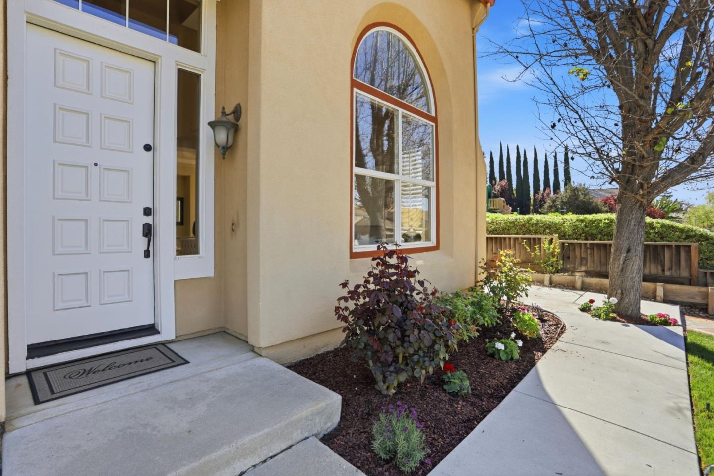 Detail Gallery Image 5 of 65 For 3946 Louvre Ave, San Jose,  CA 95135 - 5 Beds | 3/1 Baths