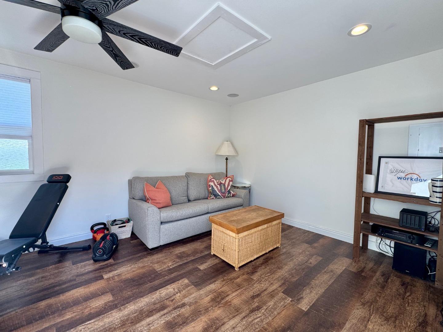 Detail Gallery Image 26 of 40 For 1639 Cypress Ave, San Mateo,  CA 94401 - 3 Beds | 1/1 Baths