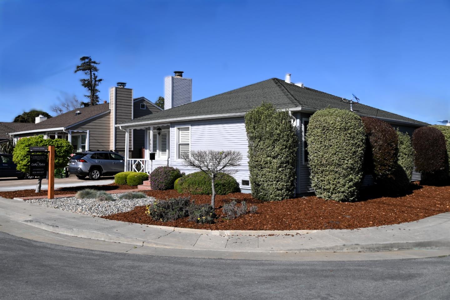 Detail Gallery Image 3 of 40 For 1639 Cypress Ave, San Mateo,  CA 94401 - 3 Beds | 1/1 Baths