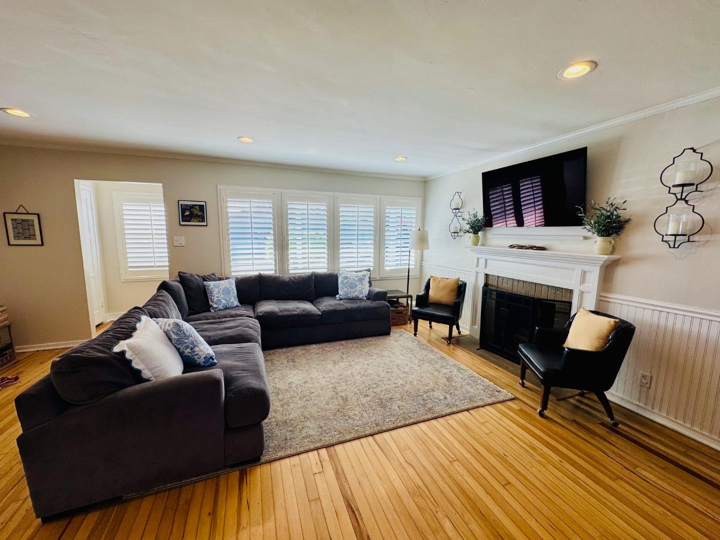 Detail Gallery Image 6 of 40 For 1639 Cypress Ave, San Mateo,  CA 94401 - 3 Beds | 1/1 Baths