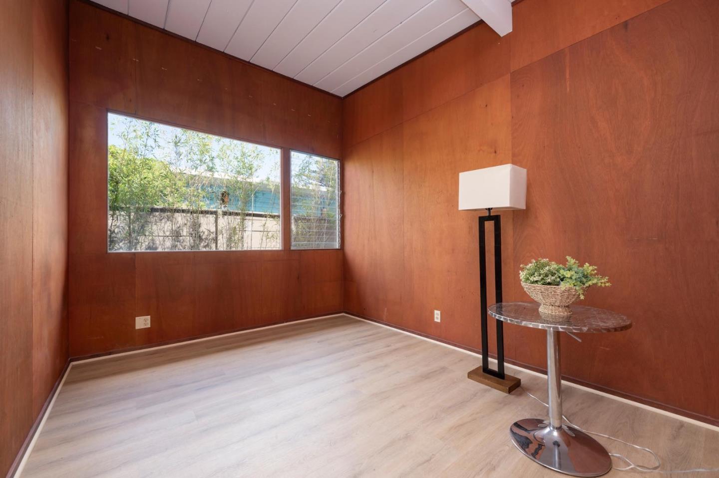 Detail Gallery Image 10 of 12 For 464 Tennessee Lane Ln, Palo Alto,  CA 94306 - 3 Beds | 1 Baths