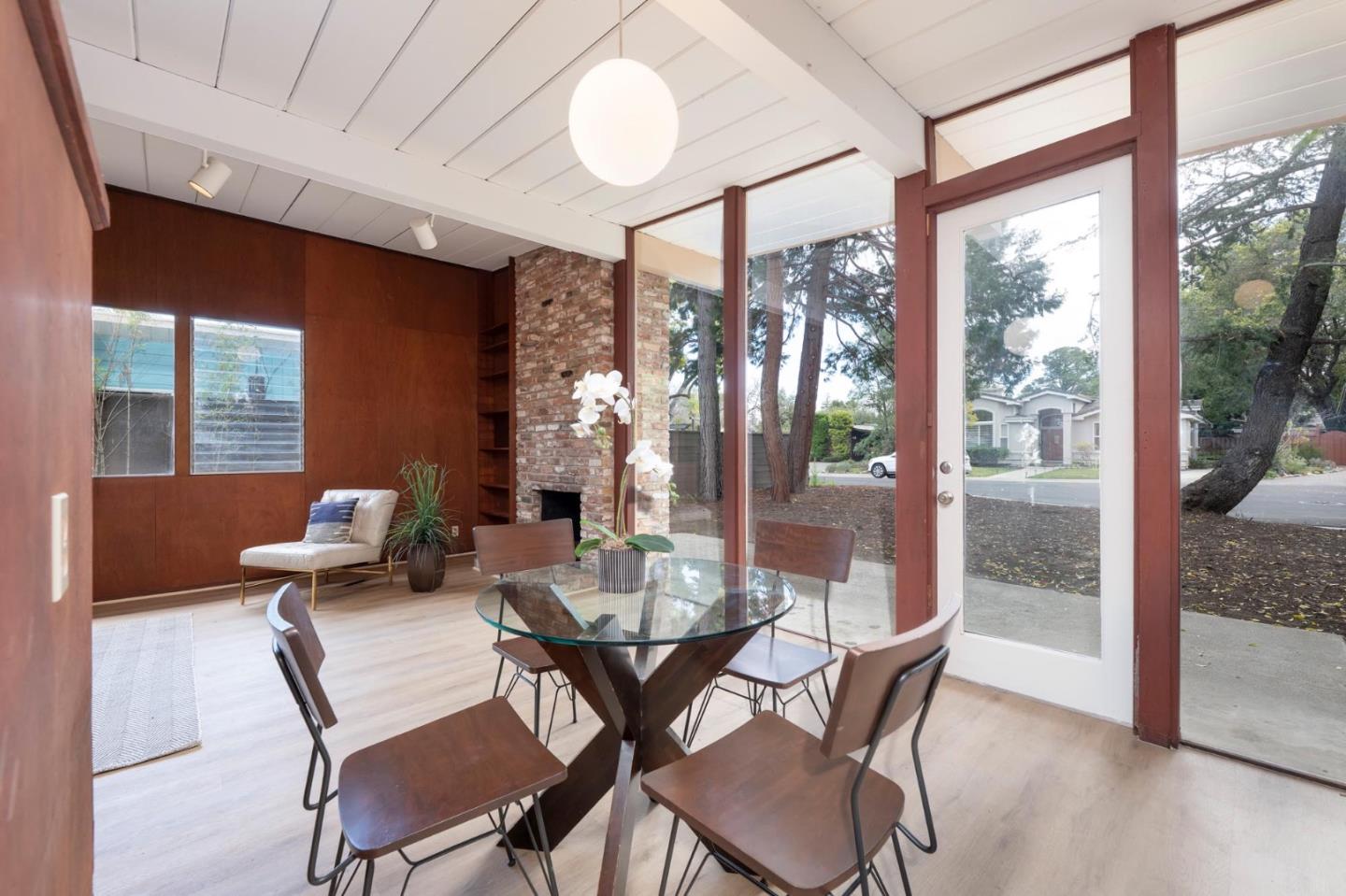 Detail Gallery Image 5 of 12 For 464 Tennessee Lane Ln, Palo Alto,  CA 94306 - 3 Beds | 1 Baths