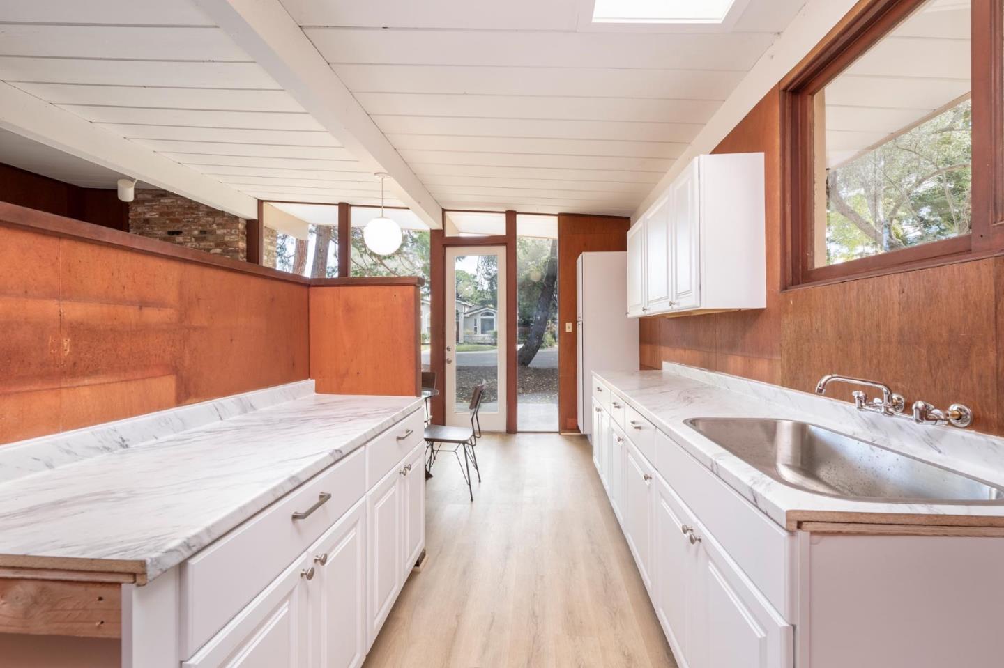 Detail Gallery Image 7 of 12 For 464 Tennessee Lane Ln, Palo Alto,  CA 94306 - 3 Beds | 1 Baths