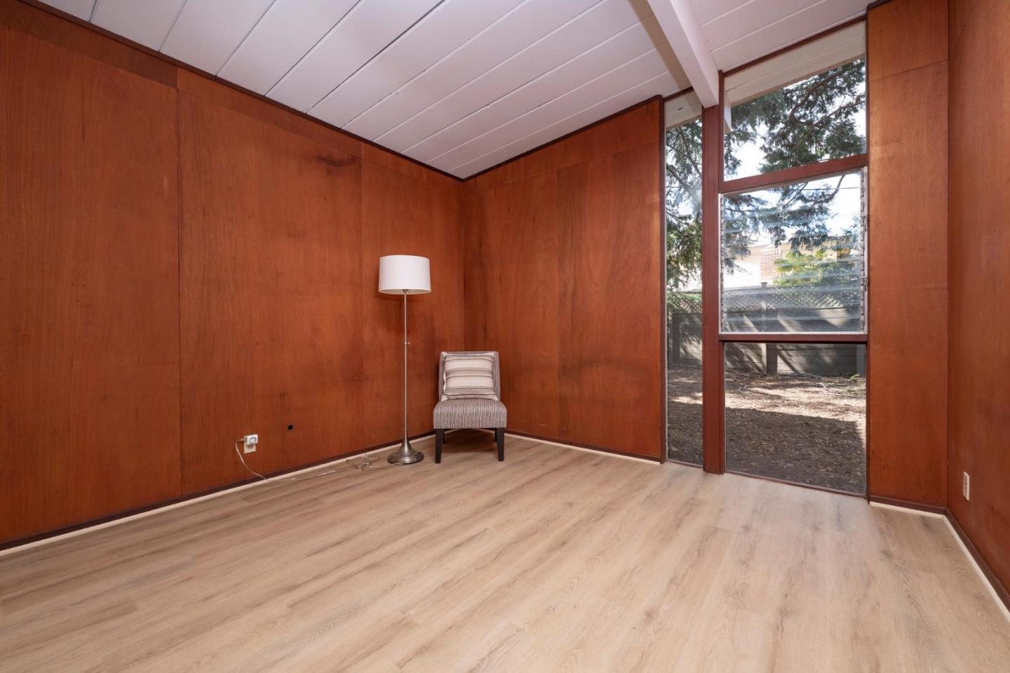 Detail Gallery Image 8 of 12 For 464 Tennessee Lane Ln, Palo Alto,  CA 94306 - 3 Beds | 1 Baths