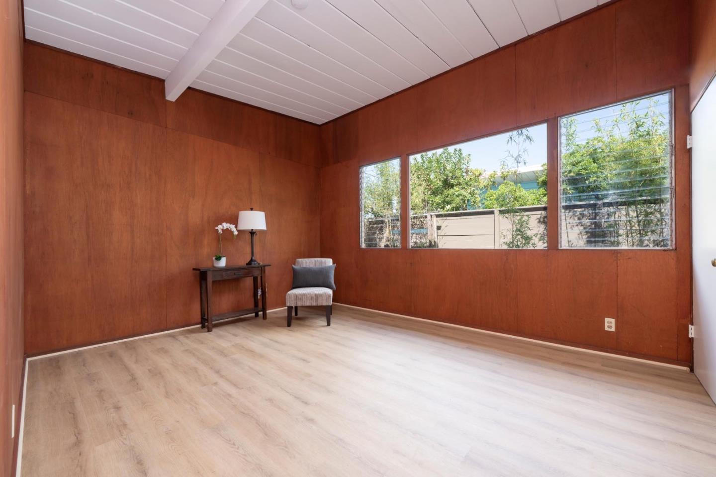 Detail Gallery Image 9 of 12 For 464 Tennessee Lane Ln, Palo Alto,  CA 94306 - 3 Beds | 1 Baths