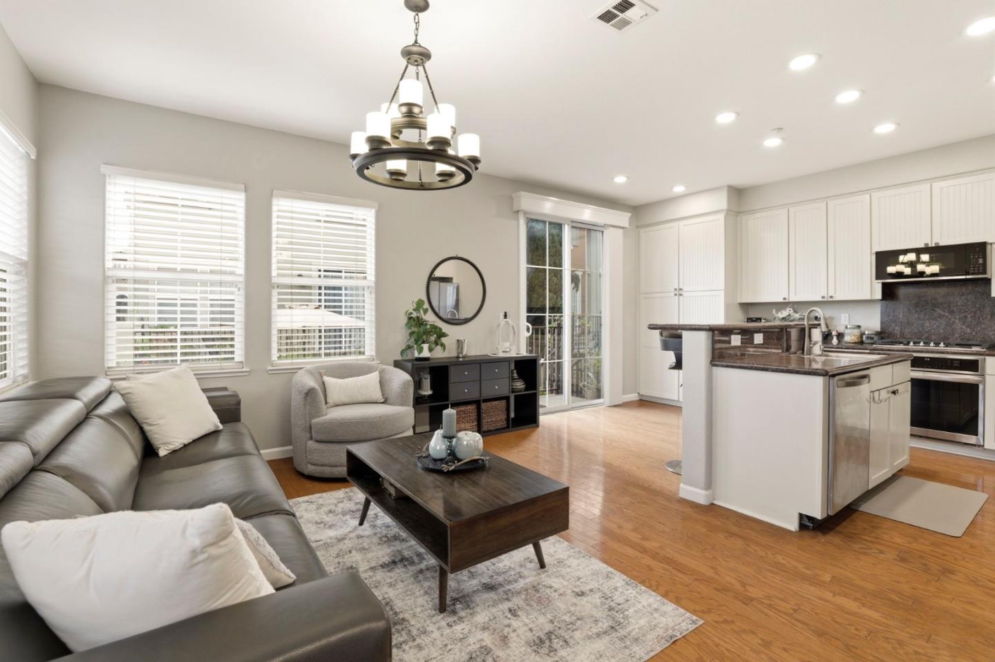 Detail Gallery Image 11 of 53 For 314 Mullinix Way, San Jose,  CA 95136 - 3 Beds | 2/1 Baths