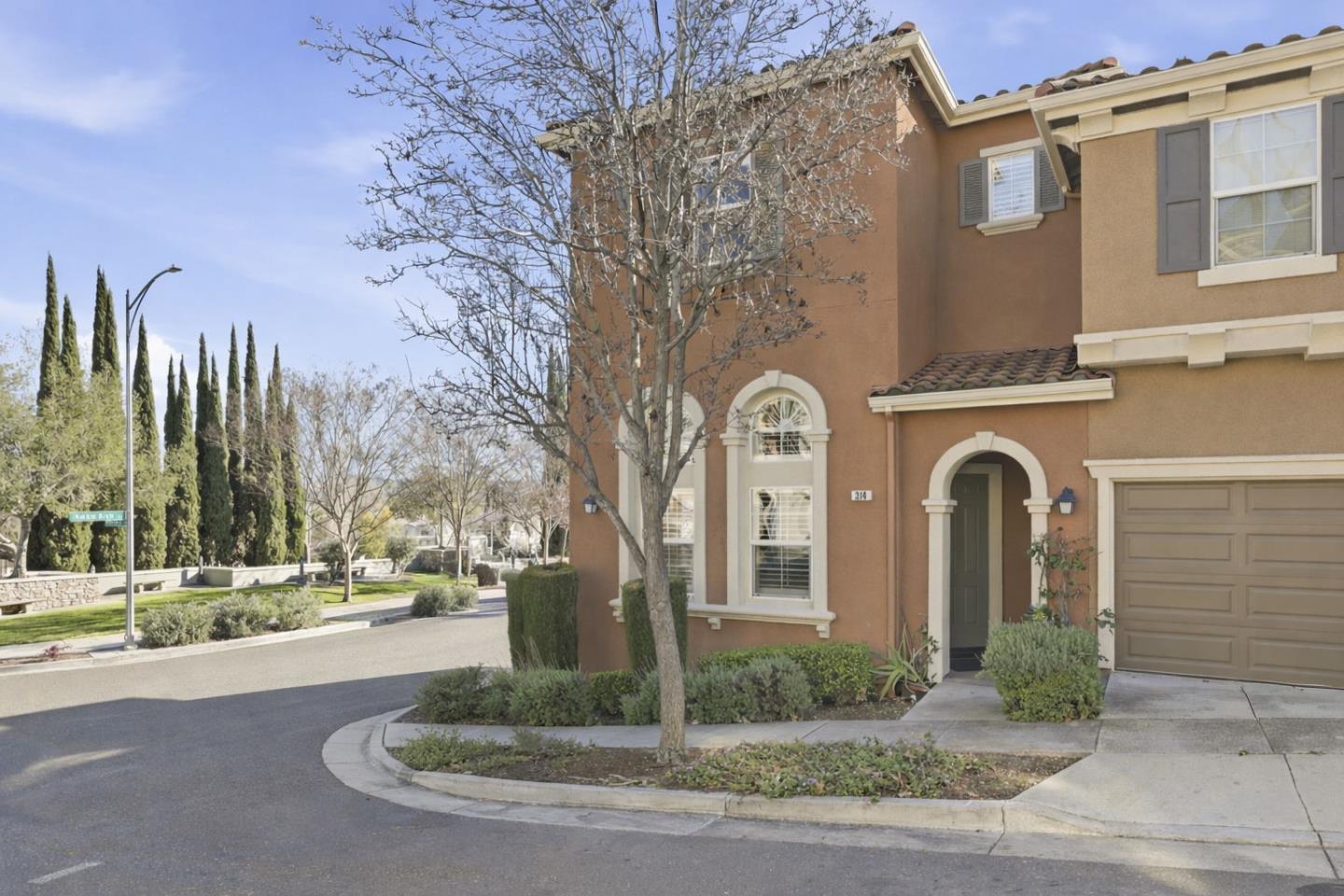 Detail Gallery Image 3 of 53 For 314 Mullinix Way, San Jose,  CA 95136 - 3 Beds | 2/1 Baths