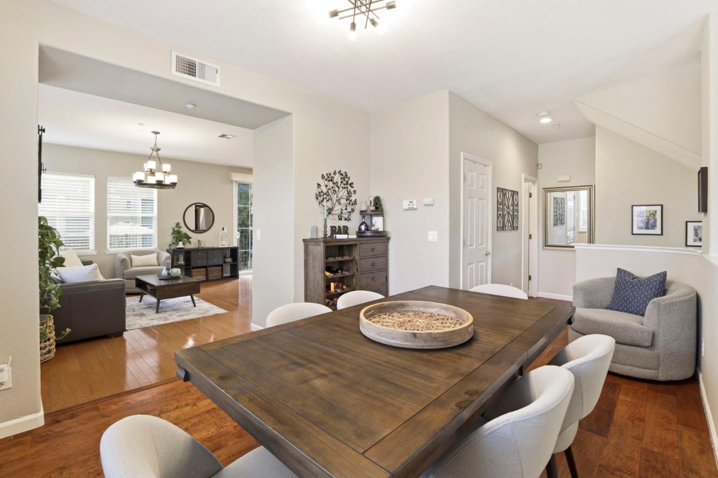 Detail Gallery Image 9 of 53 For 314 Mullinix Way, San Jose,  CA 95136 - 3 Beds | 2/1 Baths