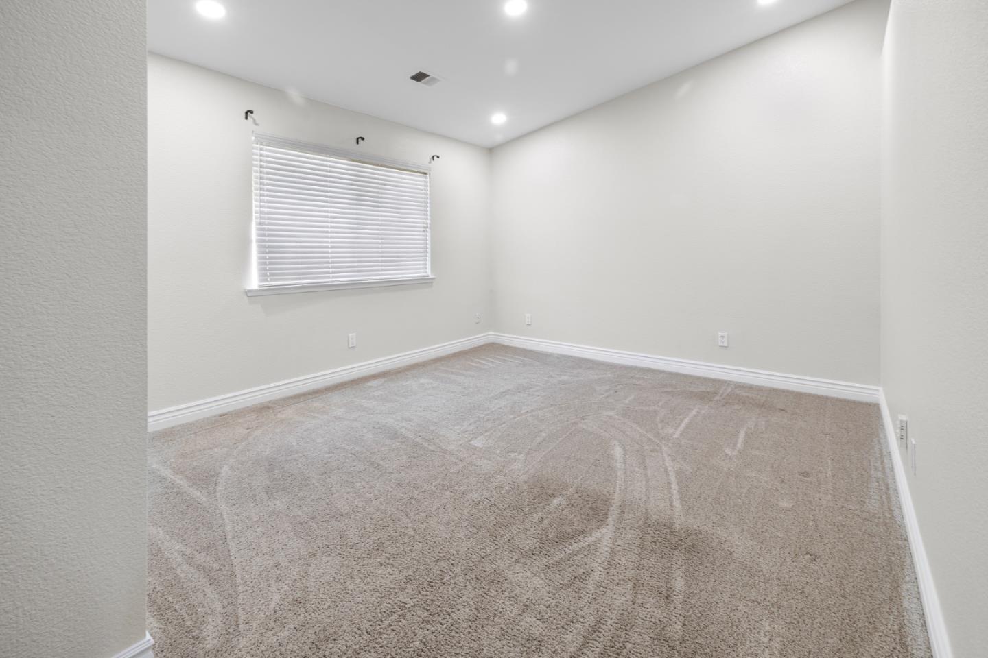 Detail Gallery Image 20 of 27 For 1940 Sycamore Ct, Hollister,  CA 95023 - 3 Beds | 2 Baths