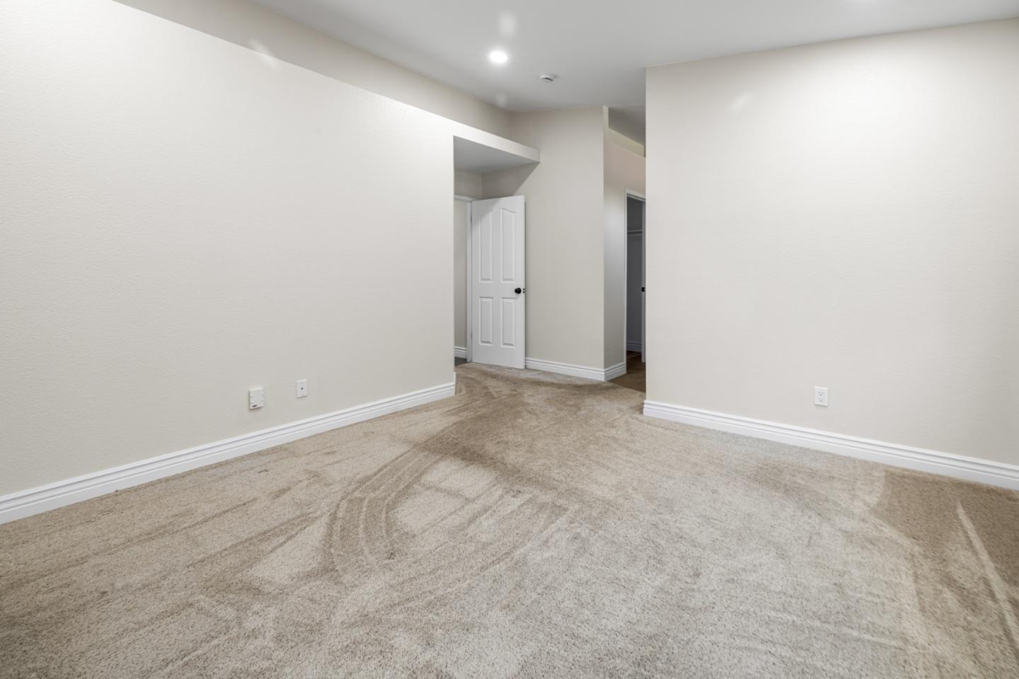 Detail Gallery Image 21 of 27 For 1940 Sycamore Ct, Hollister,  CA 95023 - 3 Beds | 2 Baths