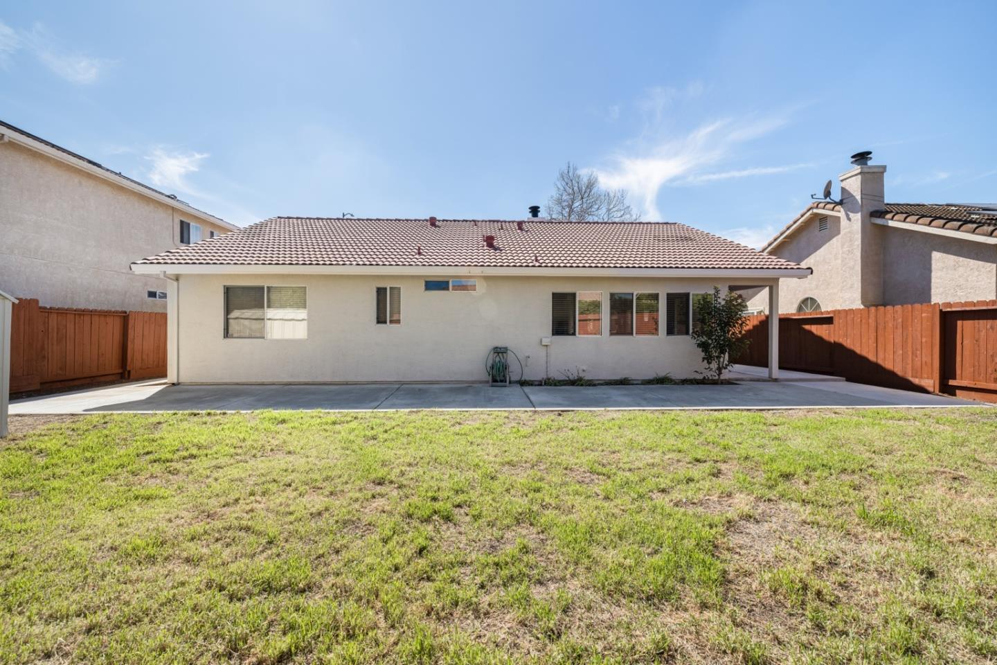 Detail Gallery Image 25 of 27 For 1940 Sycamore Ct, Hollister,  CA 95023 - 3 Beds | 2 Baths