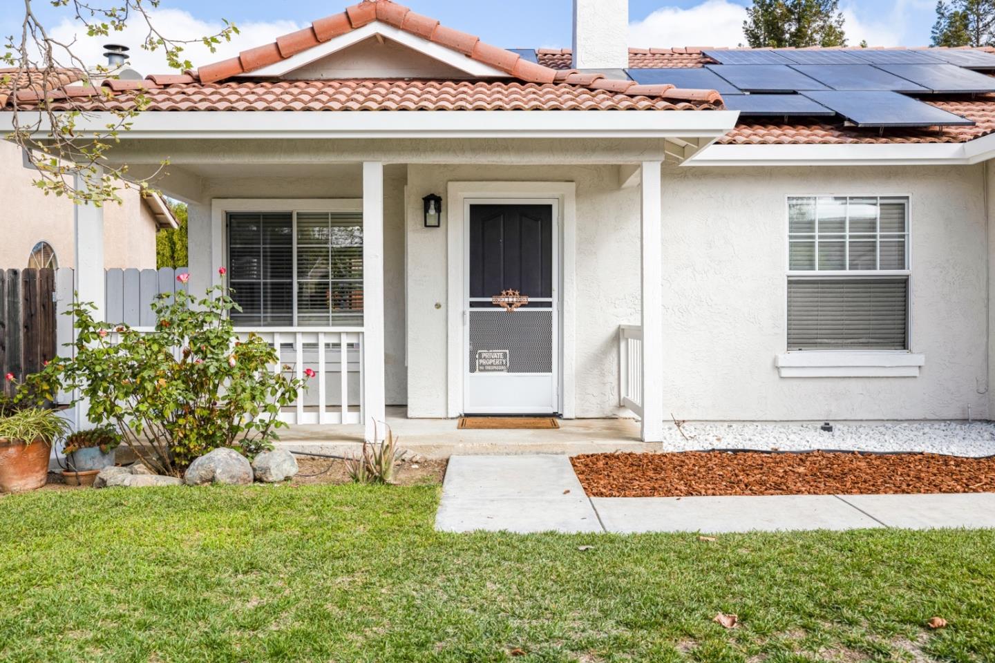 Detail Gallery Image 4 of 27 For 1940 Sycamore Ct, Hollister,  CA 95023 - 3 Beds | 2 Baths