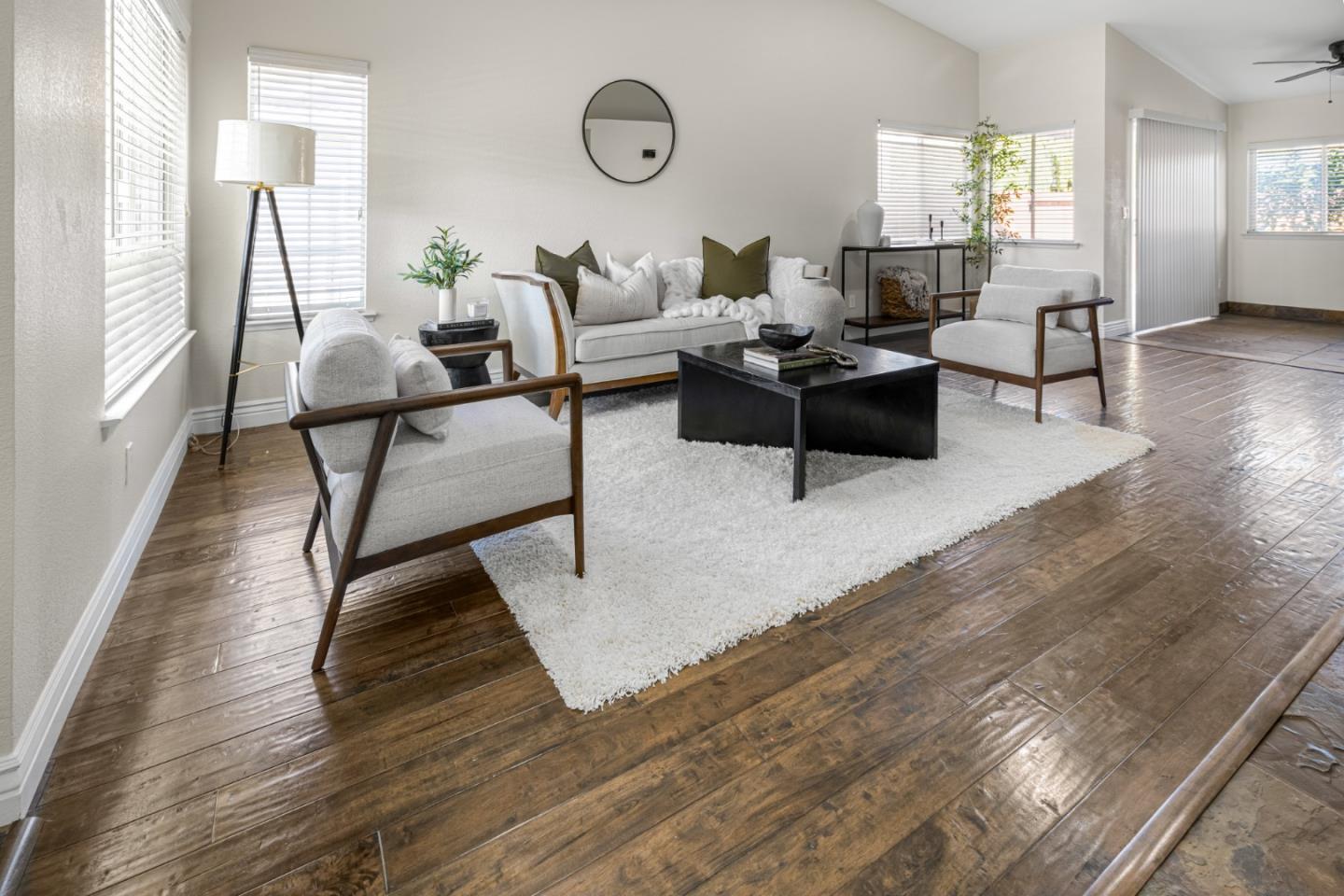 Detail Gallery Image 6 of 27 For 1940 Sycamore Ct, Hollister,  CA 95023 - 3 Beds | 2 Baths