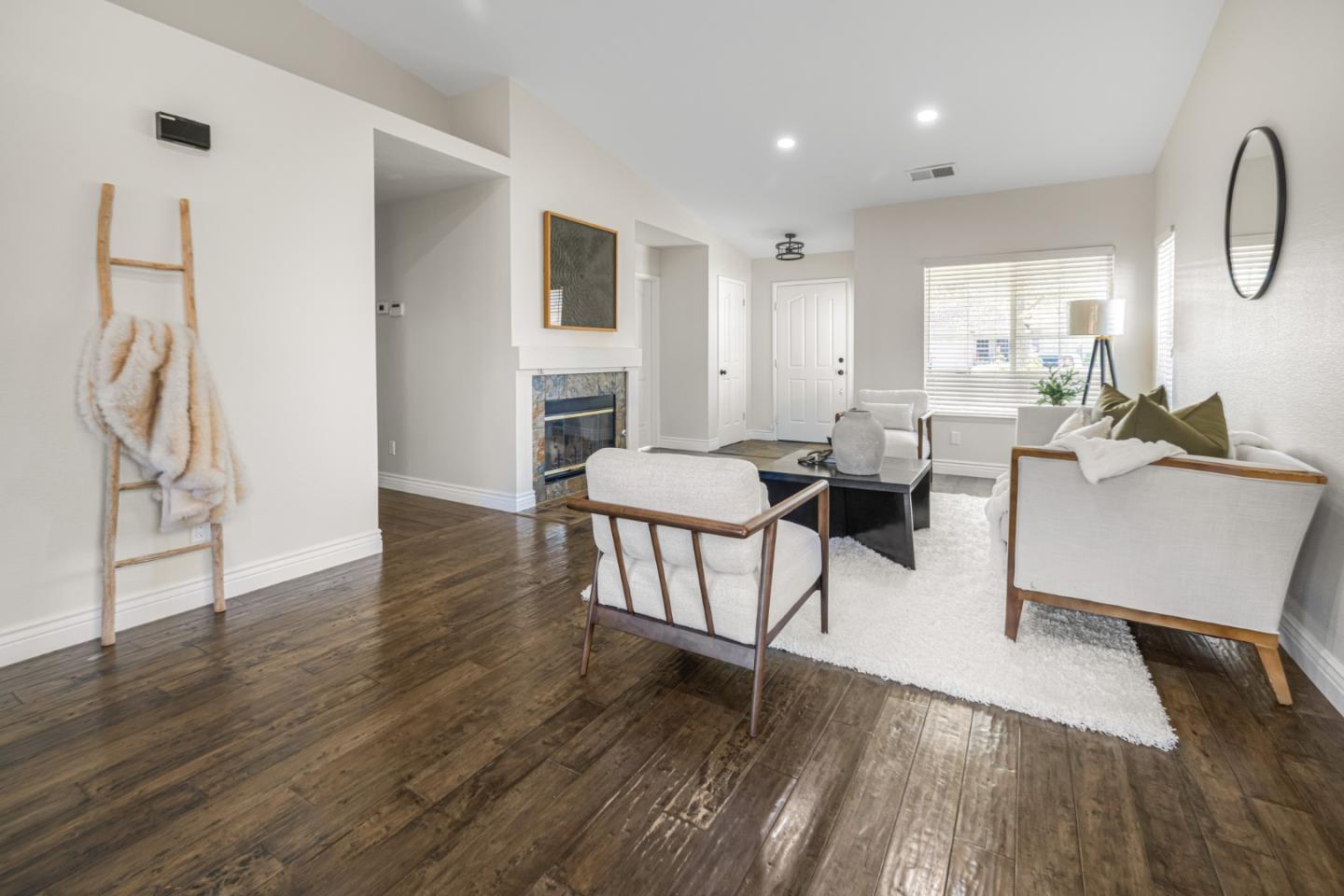 Detail Gallery Image 8 of 27 For 1940 Sycamore Ct, Hollister,  CA 95023 - 3 Beds | 2 Baths