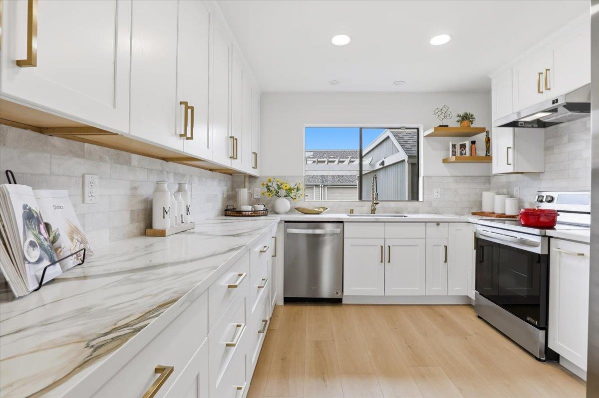 Detail Gallery Image 14 of 61 For 812 Ram Ln, Foster City,  CA 94404 - 3 Beds | 2/1 Baths