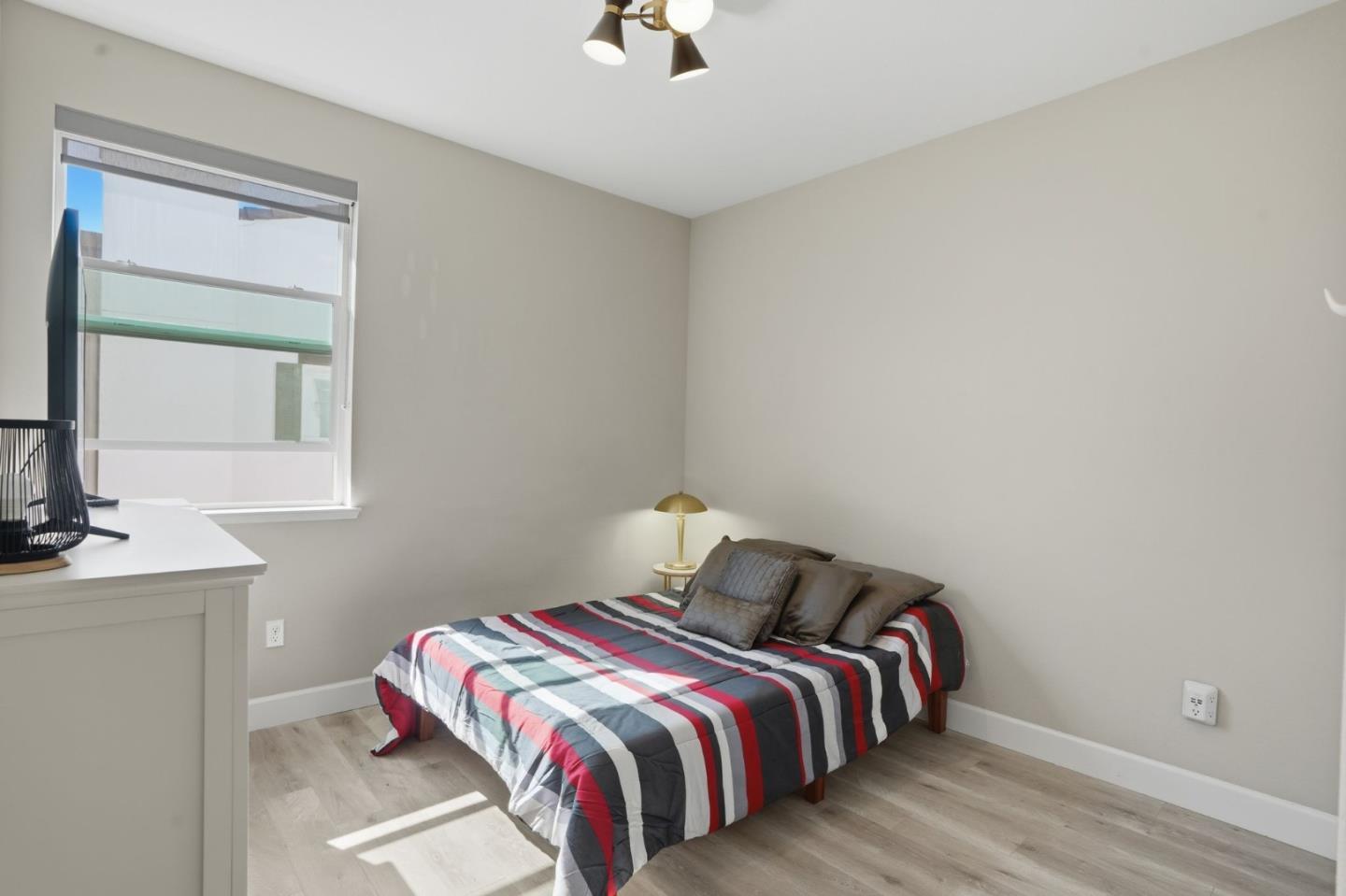 Detail Gallery Image 8 of 15 For 2733 Sorano Ct #UNIT 7,  San Jose,  CA 95111 - 3 Beds | 3/1 Baths