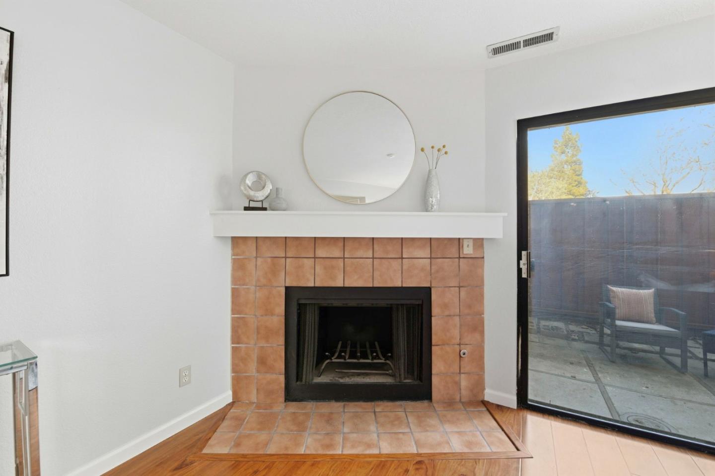 Detail Gallery Image 6 of 36 For 6281 Joaquin Murieta Ave #F,  Newark,  CA 94560 - 2 Beds | 1/1 Baths