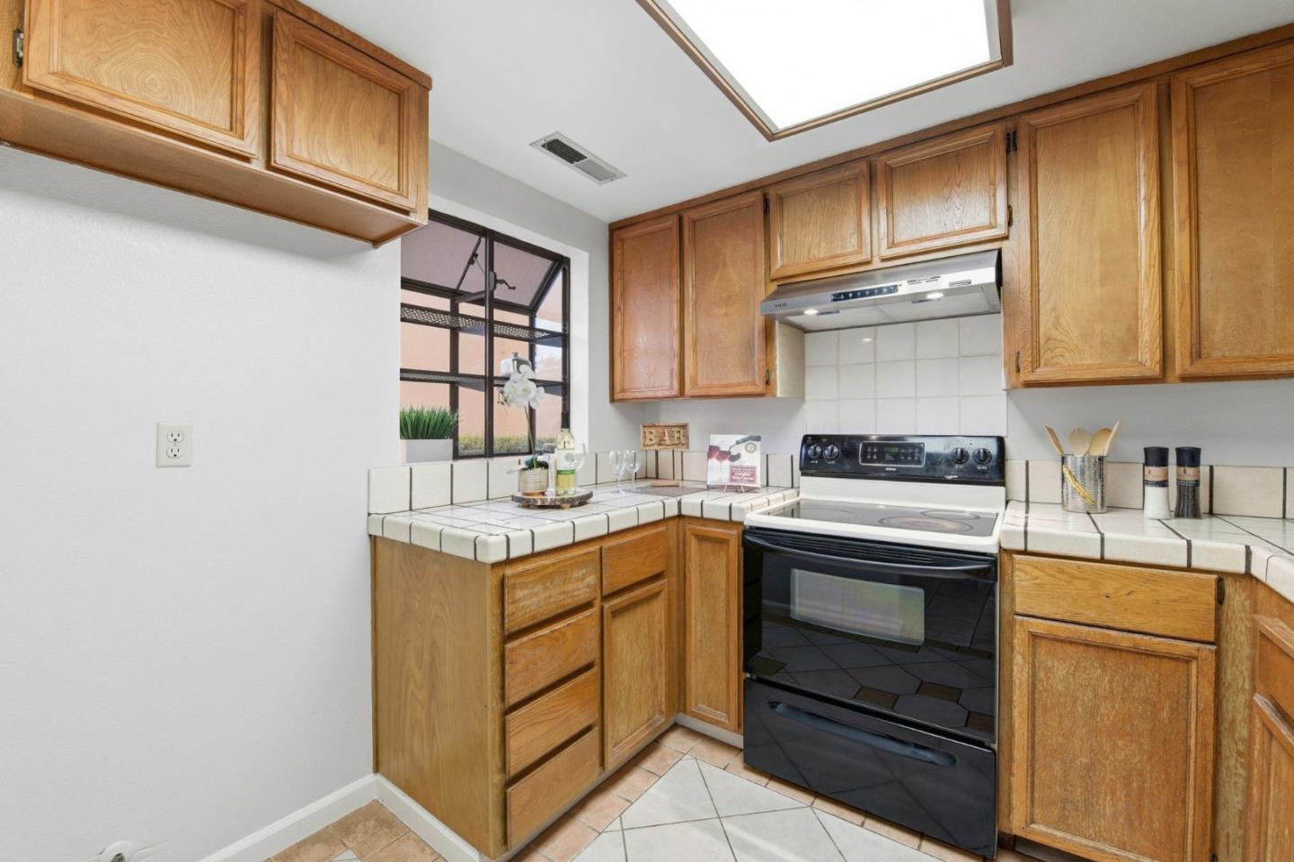 Detail Gallery Image 7 of 36 For 6281 Joaquin Murieta Ave #F,  Newark,  CA 94560 - 2 Beds | 1/1 Baths