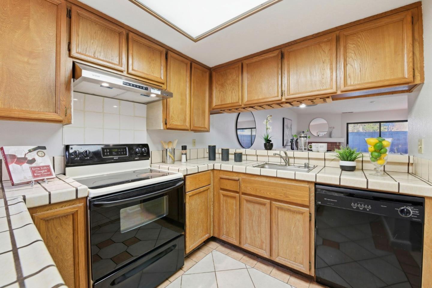 Detail Gallery Image 9 of 36 For 6281 Joaquin Murieta Ave #F,  Newark,  CA 94560 - 2 Beds | 1/1 Baths