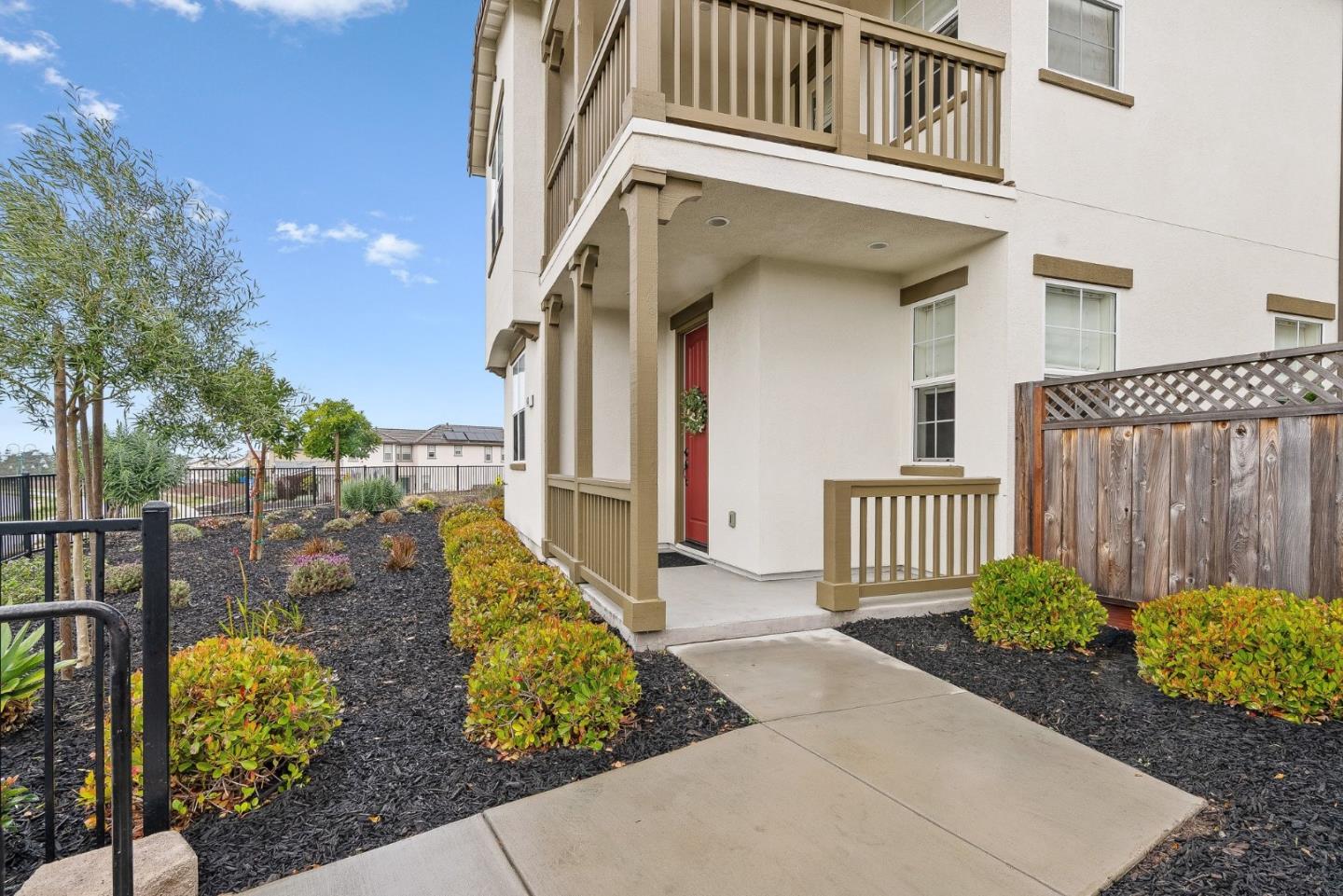 Detail Gallery Image 2 of 48 For 463 Marina Heights Dr, Marina,  CA 93933 - 3 Beds | 2/1 Baths