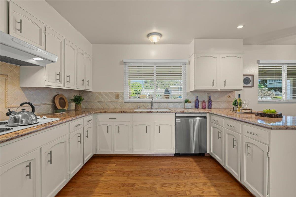 Detail Gallery Image 16 of 41 For 2247 Constitution Dr, San Jose,  CA 95124 - 4 Beds | 3 Baths