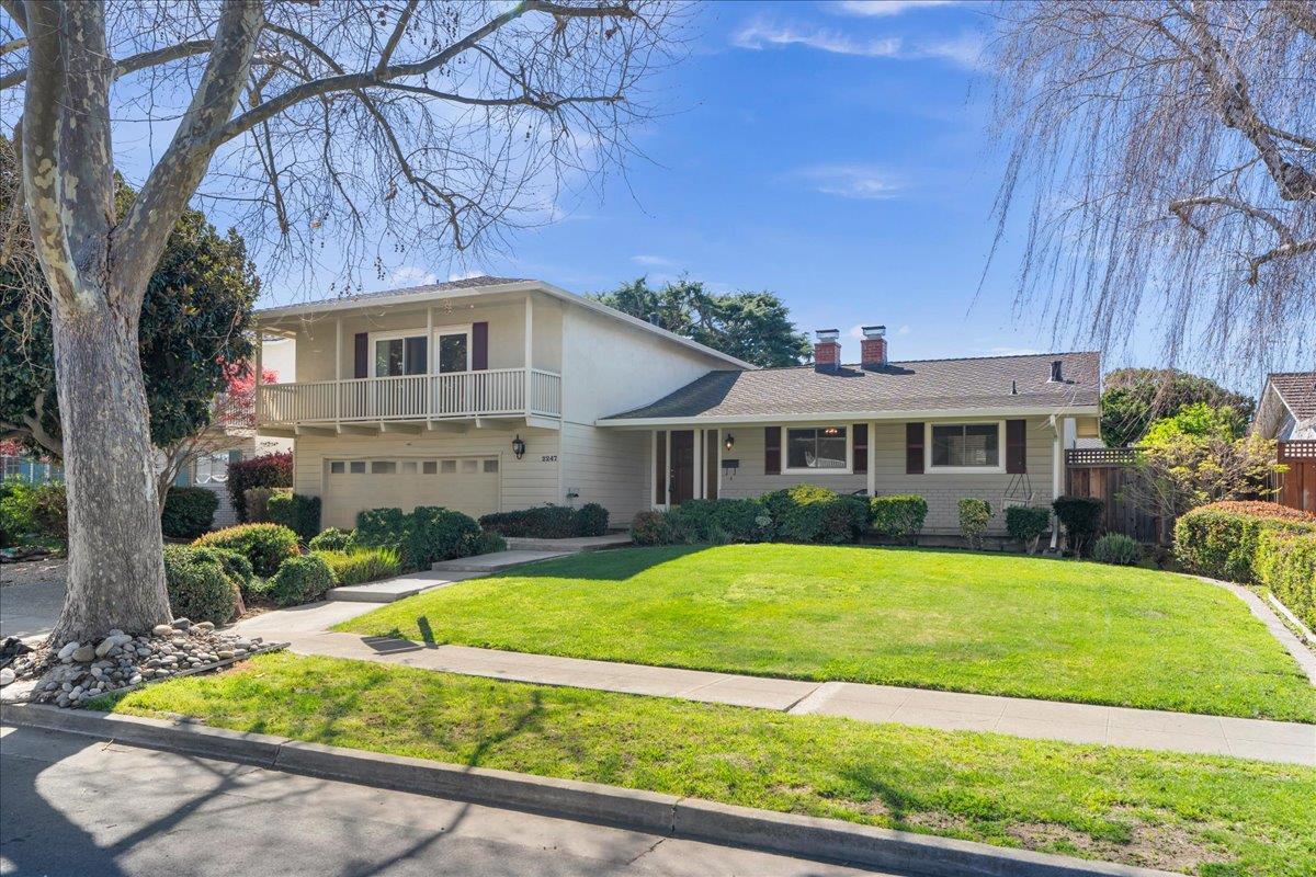 Detail Gallery Image 2 of 41 For 2247 Constitution Dr, San Jose,  CA 95124 - 4 Beds | 3 Baths