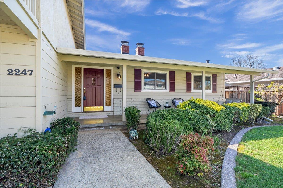 Detail Gallery Image 4 of 41 For 2247 Constitution Dr, San Jose,  CA 95124 - 4 Beds | 3 Baths