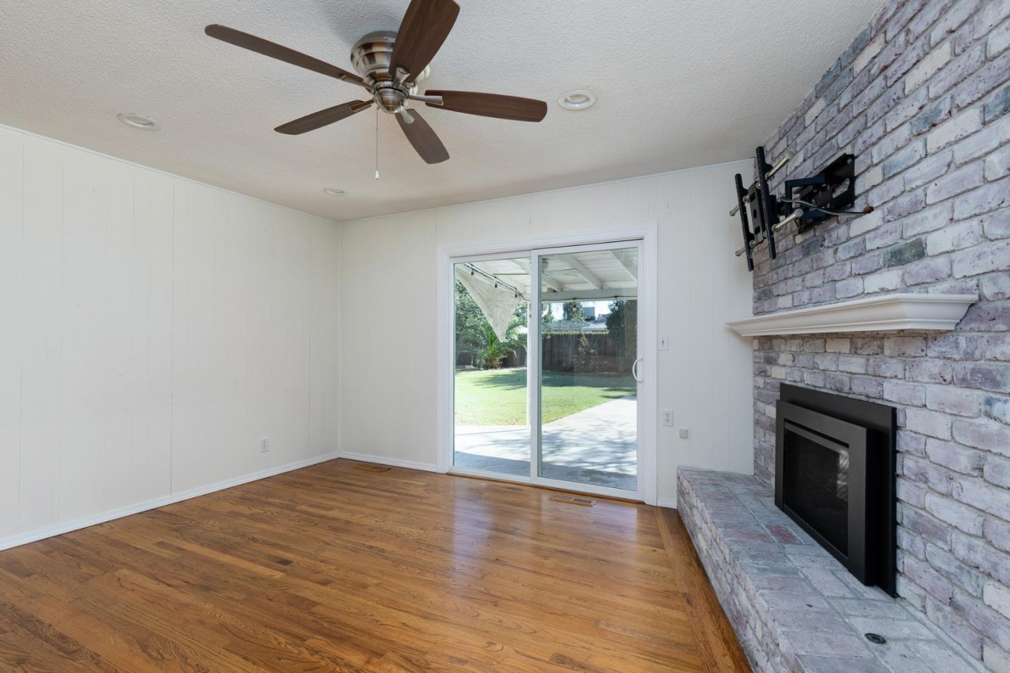 Detail Gallery Image 15 of 37 For 5274 N Nantucket Ave, Fresno,  CA 93704 - 3 Beds | 2 Baths