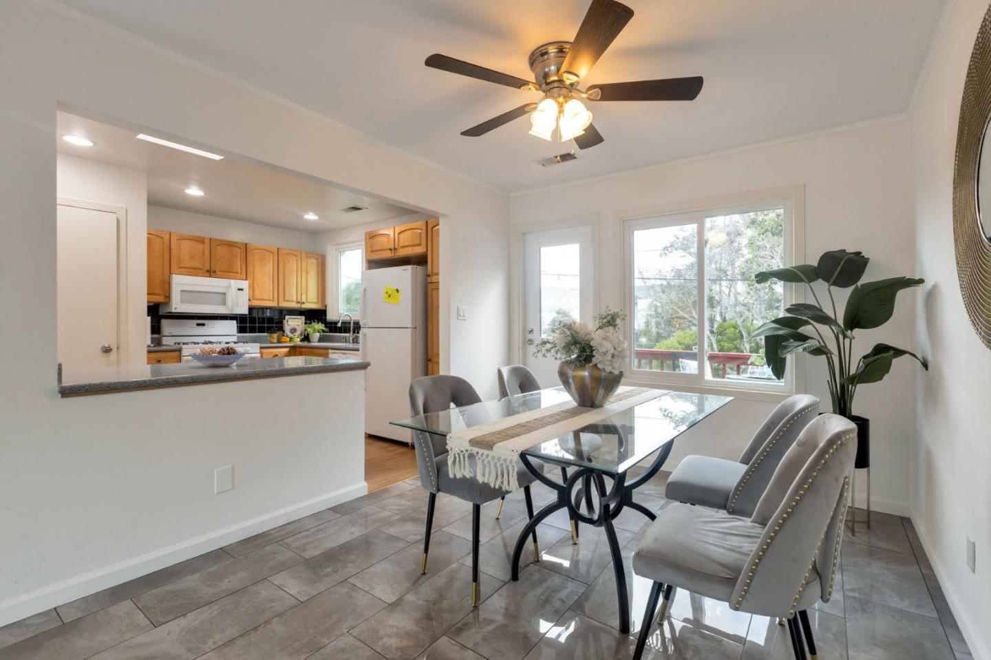 Detail Gallery Image 4 of 16 For 106 Verano Dr, South San Francisco,  CA 94080 - 3 Beds | 2 Baths