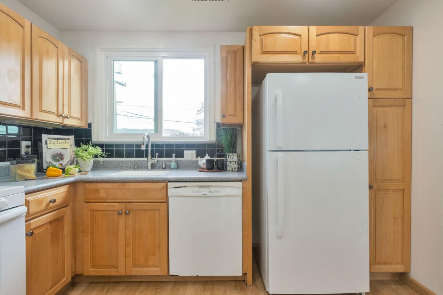 Detail Gallery Image 6 of 16 For 106 Verano Dr, South San Francisco,  CA 94080 - 3 Beds | 2 Baths