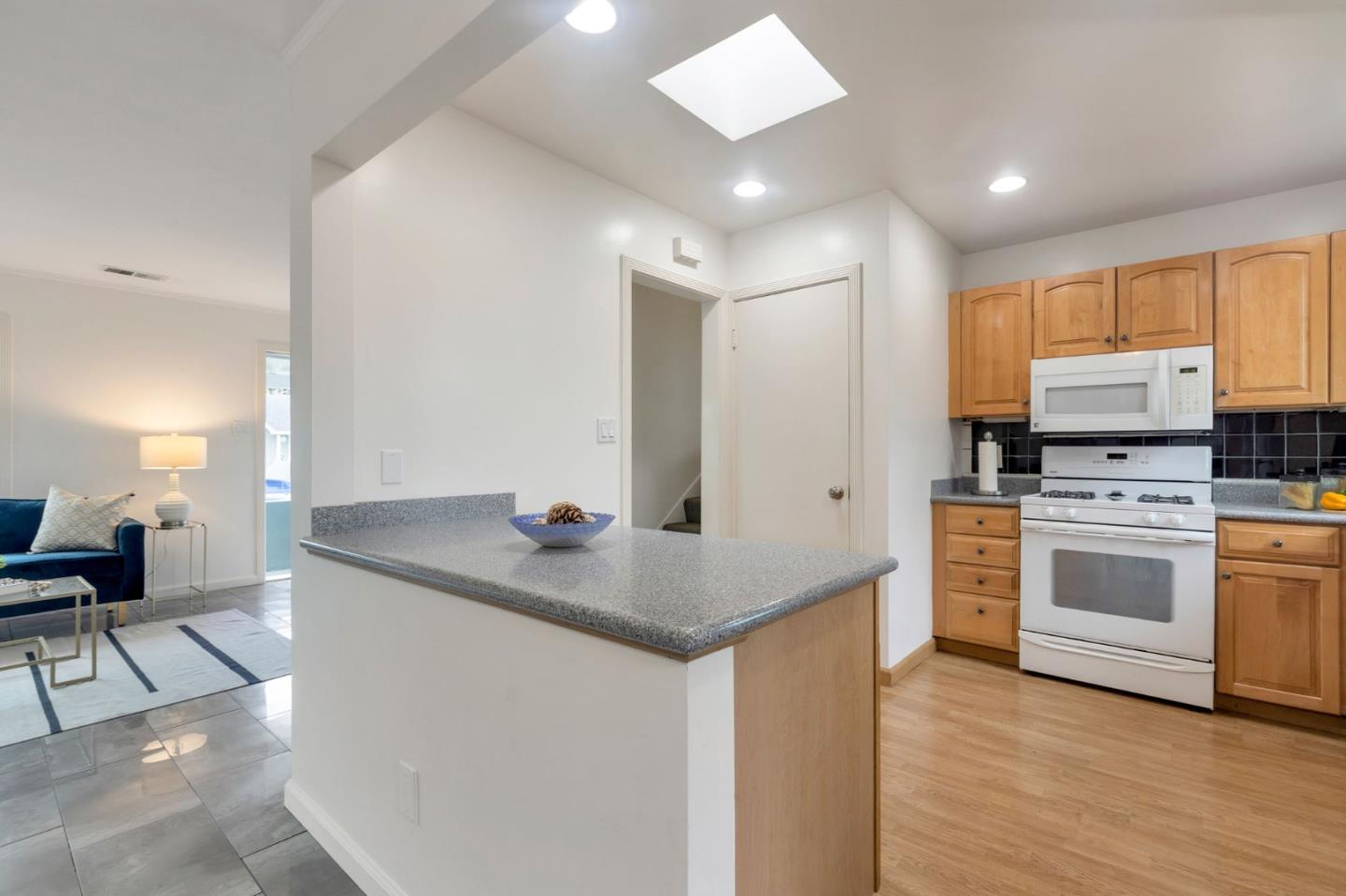 Detail Gallery Image 7 of 16 For 106 Verano Dr, South San Francisco,  CA 94080 - 3 Beds | 2 Baths