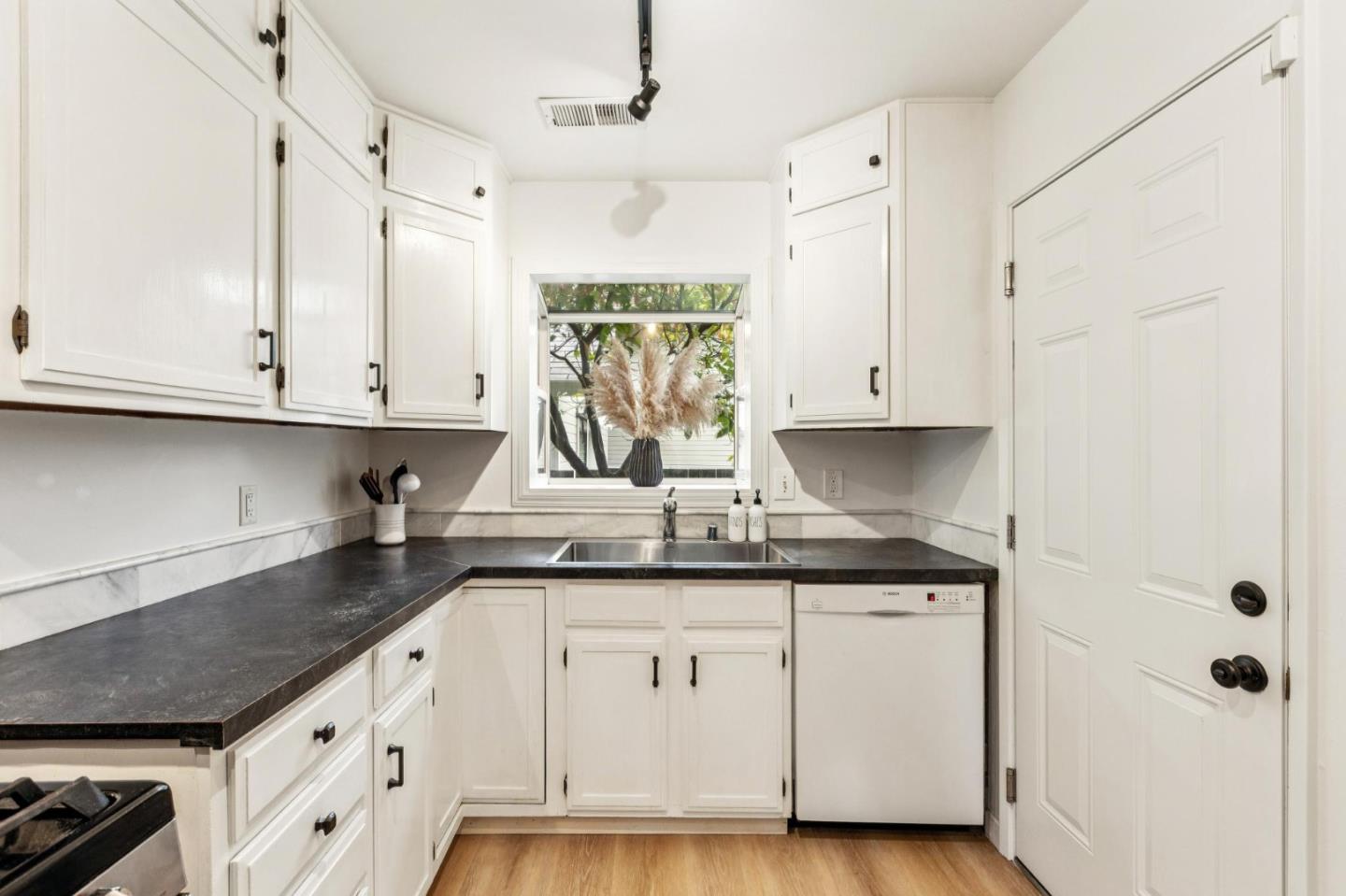 Detail Gallery Image 16 of 40 For 499 Sonora Ave, El Granada,  CA 94019 - 3 Beds | 2 Baths