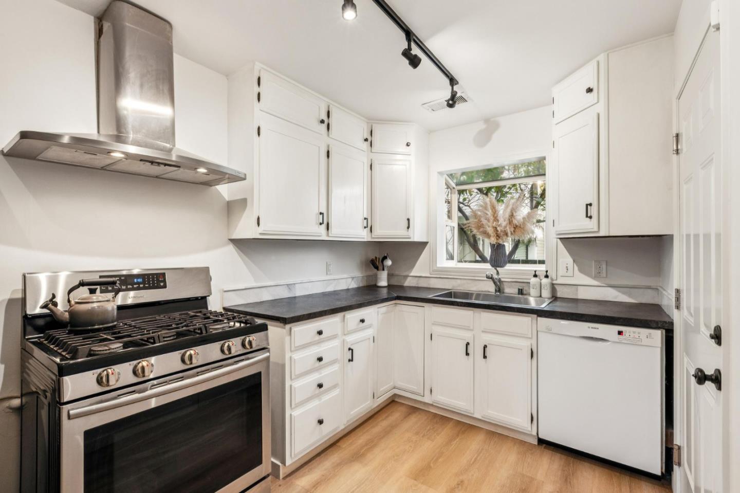 Detail Gallery Image 17 of 40 For 499 Sonora Ave, El Granada,  CA 94019 - 3 Beds | 2 Baths