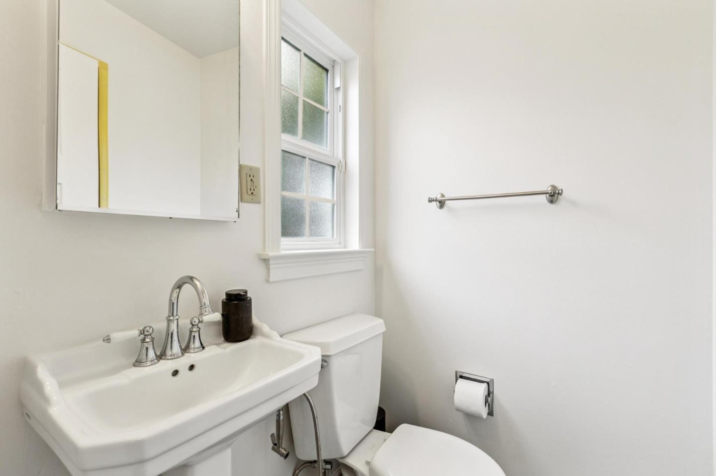 Detail Gallery Image 22 of 40 For 499 Sonora Ave, El Granada,  CA 94019 - 3 Beds | 2 Baths