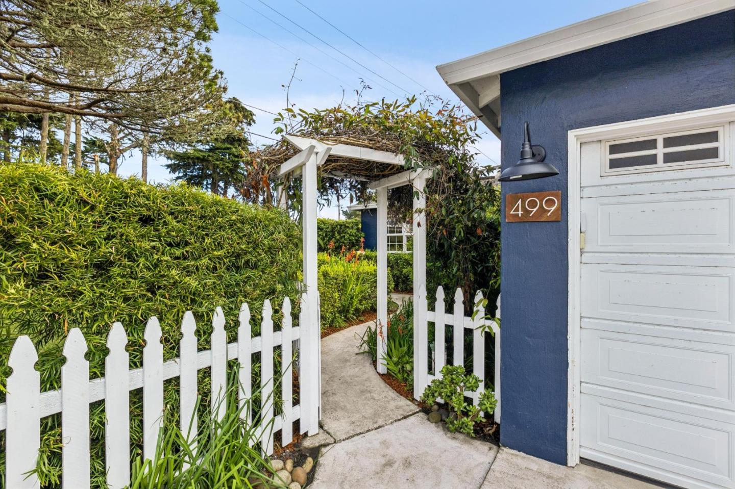 Detail Gallery Image 4 of 40 For 499 Sonora Ave, El Granada,  CA 94019 - 3 Beds | 2 Baths