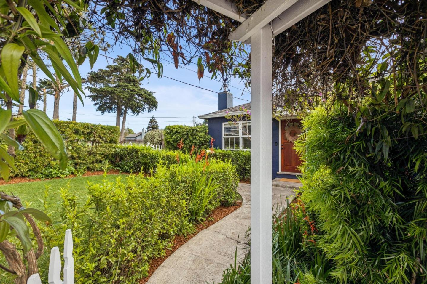 Detail Gallery Image 5 of 40 For 499 Sonora Ave, El Granada,  CA 94019 - 3 Beds | 2 Baths