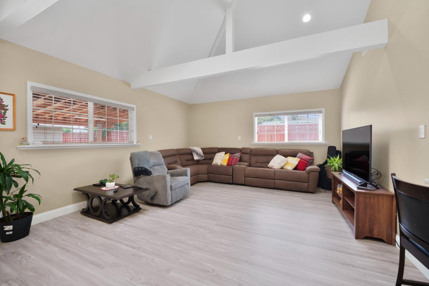 Detail Gallery Image 11 of 23 For 732 4th Ave, Redwood City,  CA 94063 - 4 Beds | 2 Baths