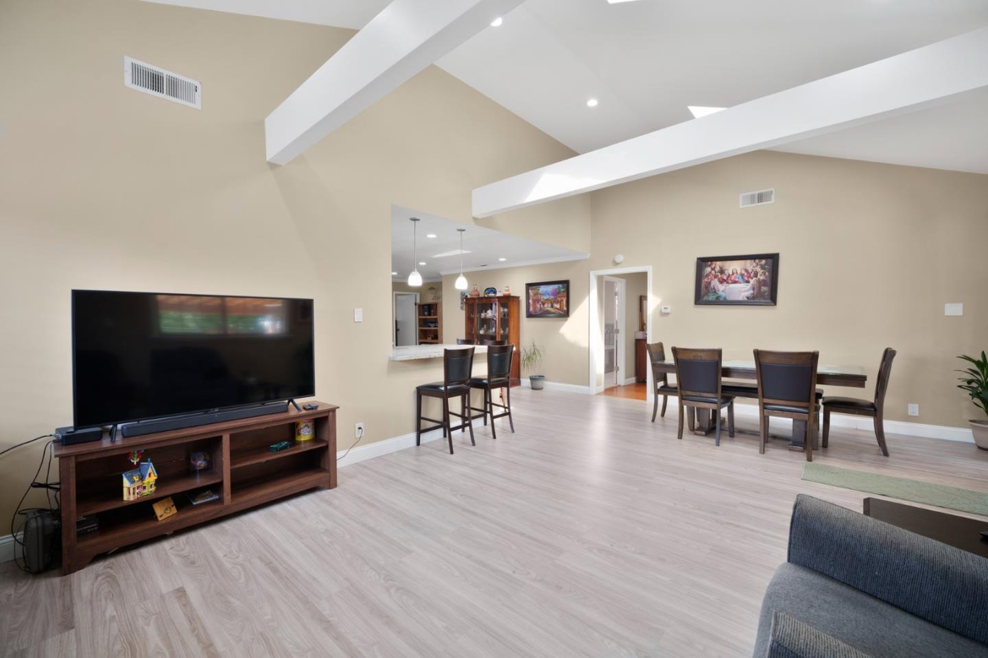 Detail Gallery Image 12 of 23 For 732 4th Ave, Redwood City,  CA 94063 - 4 Beds | 2 Baths