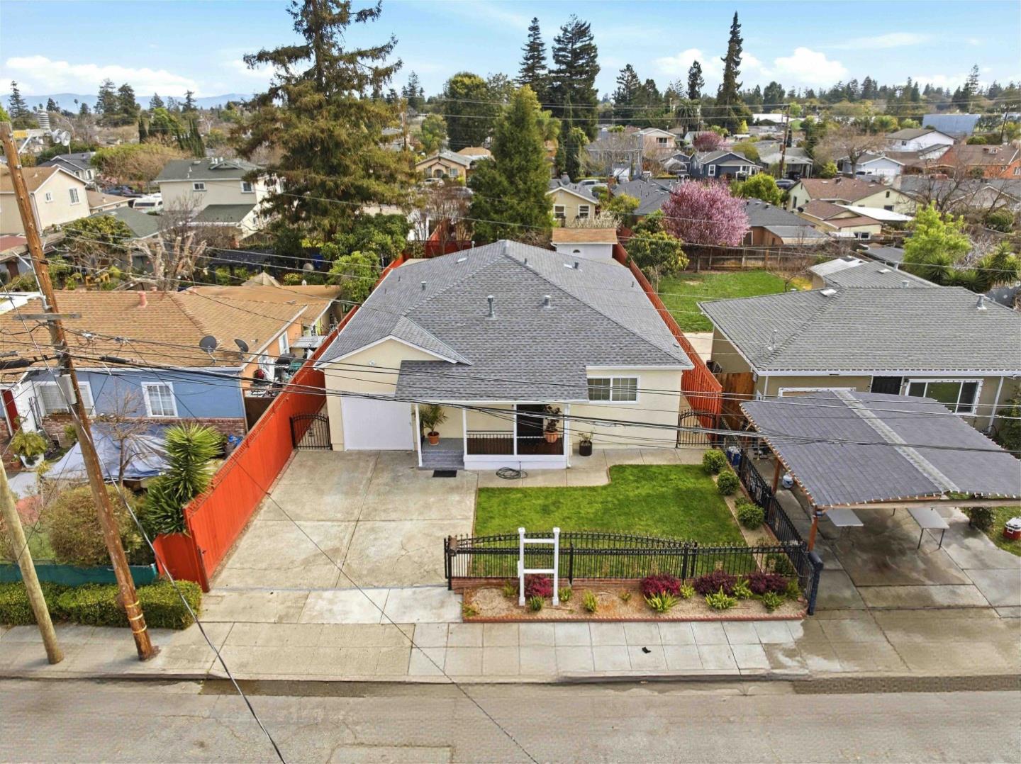 Detail Gallery Image 2 of 23 For 732 4th Ave, Redwood City,  CA 94063 - 4 Beds | 2 Baths