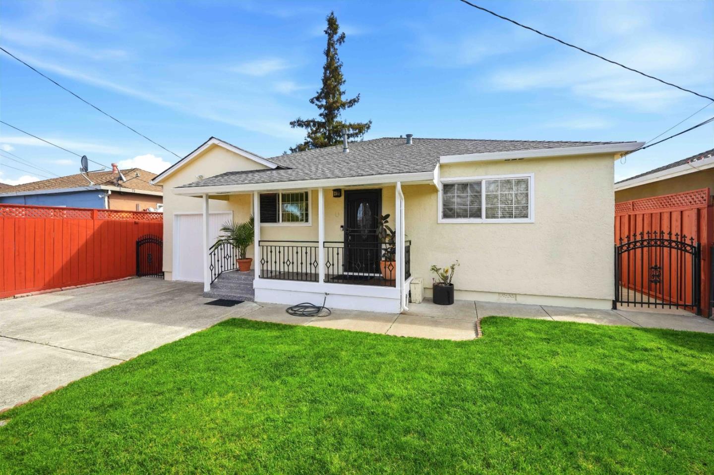 Detail Gallery Image 3 of 23 For 732 4th Ave, Redwood City,  CA 94063 - 4 Beds | 2 Baths