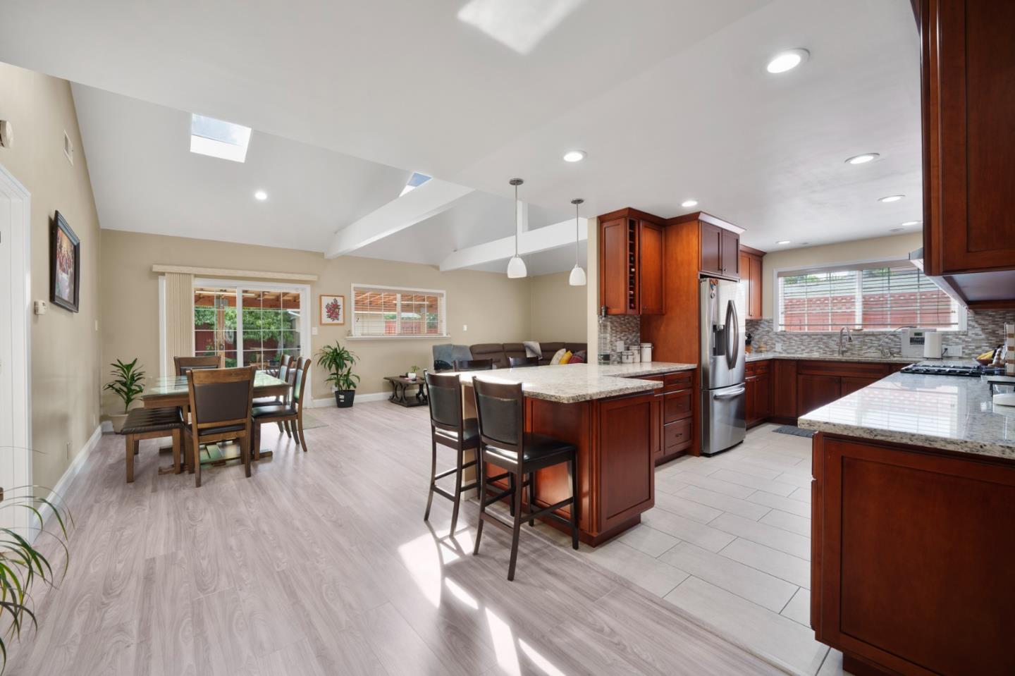 Detail Gallery Image 6 of 23 For 732 4th Ave, Redwood City,  CA 94063 - 4 Beds | 2 Baths